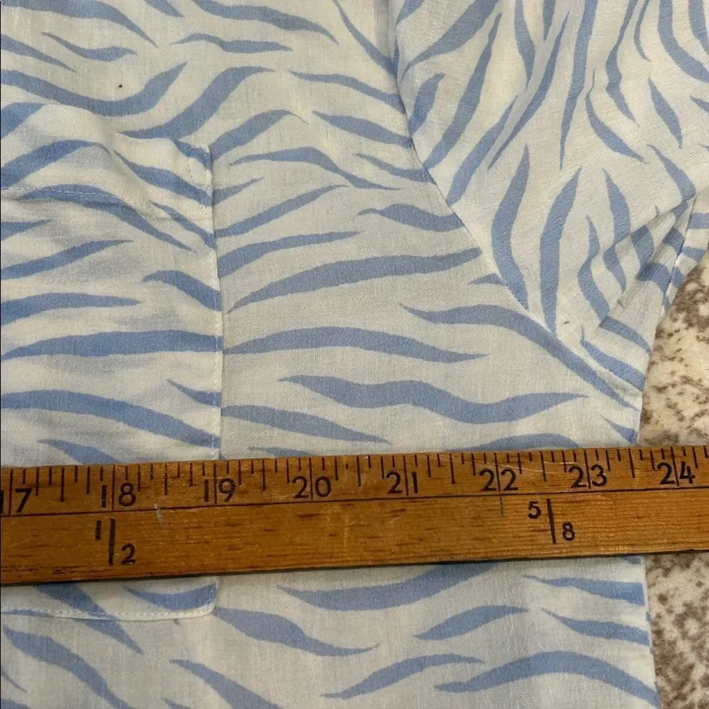 Xirena Sydney Shirt in a blue and white zebra print, cotton size large